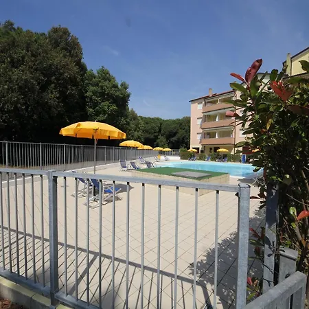 Viale Dei Pini For 6 Apartment