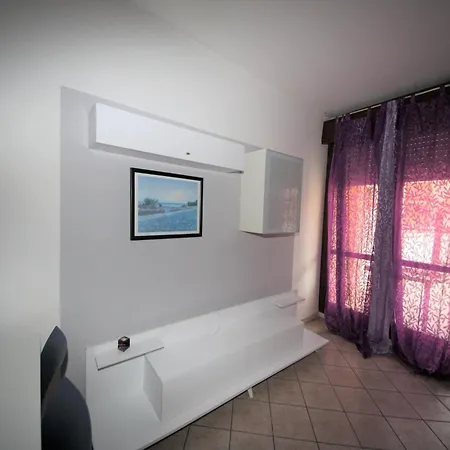 Viale Dei Pini For 6 Apartment