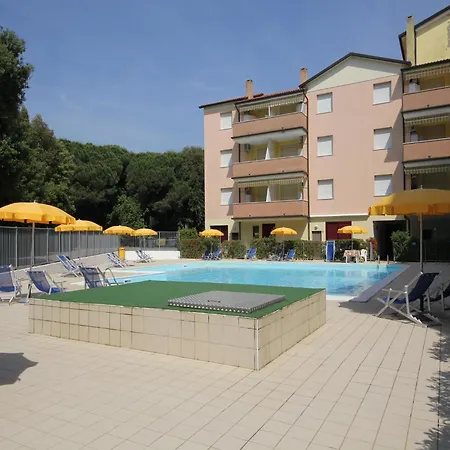 Viale Dei Pini For 6 Apartment